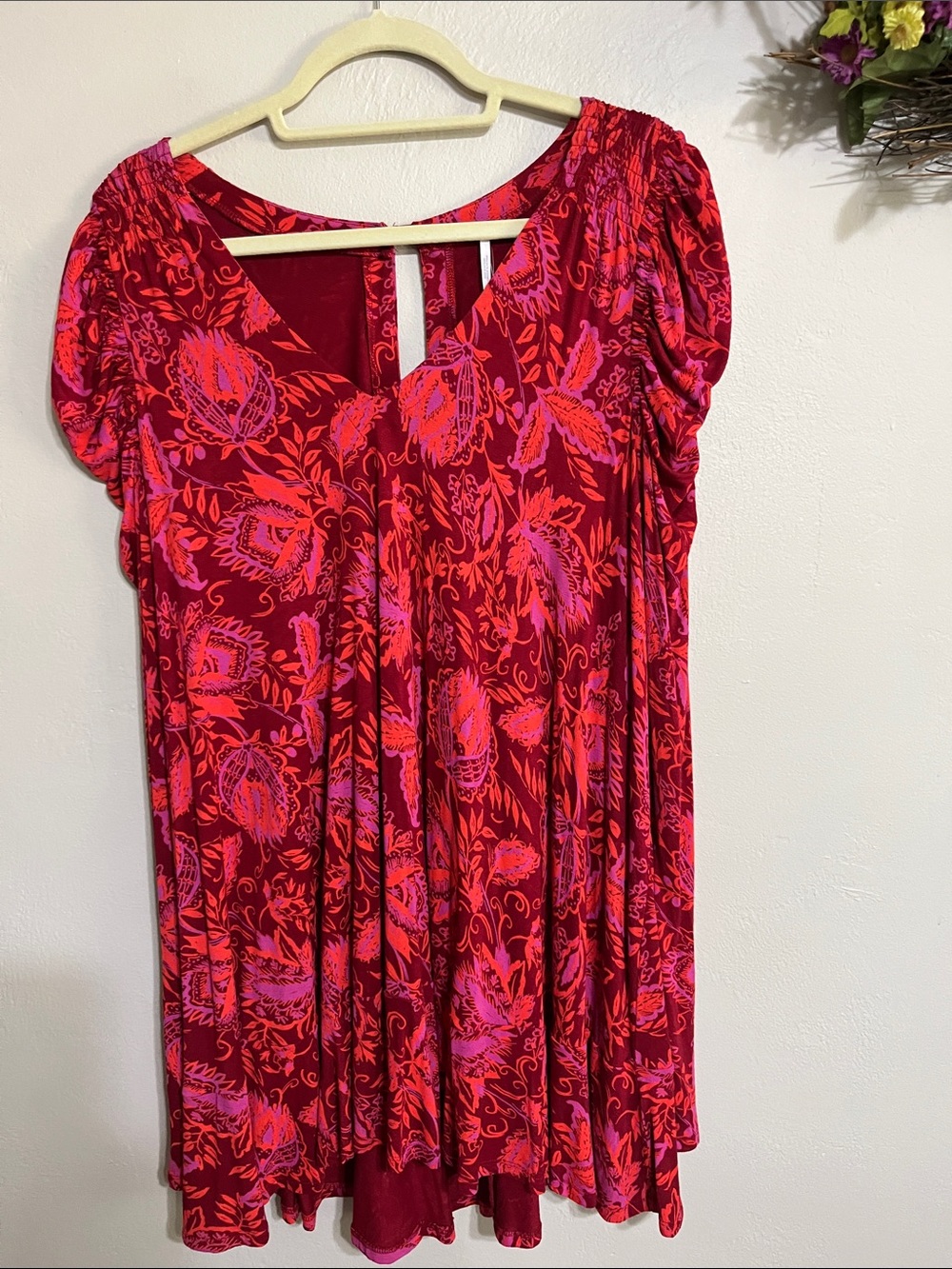 🌾Free People Red and Pink Floral V-Neck Top